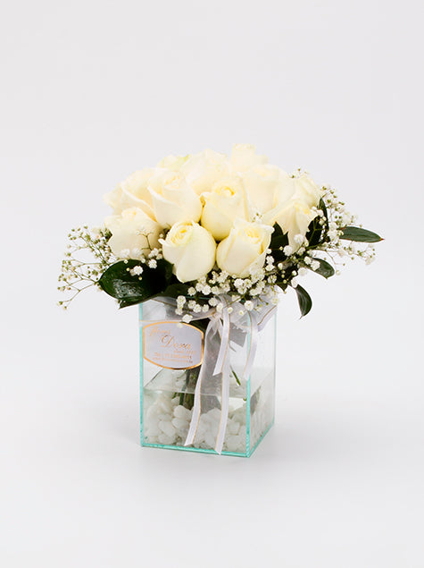 Mini Buque com 12 Rosas Brancas no Vaso de Vidro