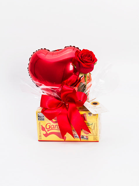Kit Romântico Garoto com Rosa e Balão Coração