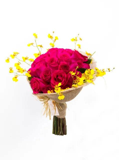 Rosas Pink Colombianas na Ráfia + Chuva de Ouro