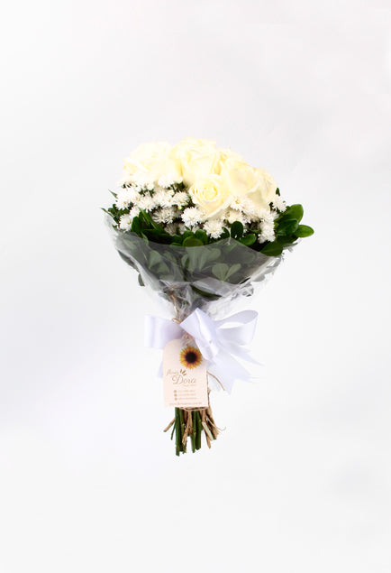 Buque com 9 Rosas Brancas