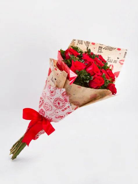 Buque de Rosas Vermelhas no papel Kraft Love