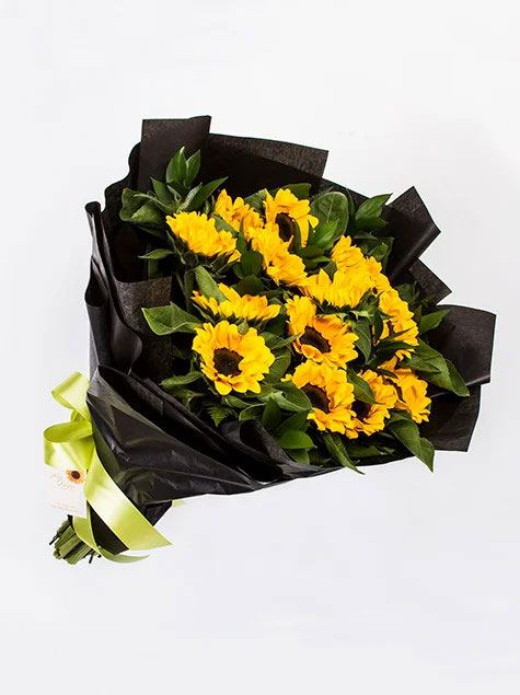 Ramalhete de Girassol no Papel Preto