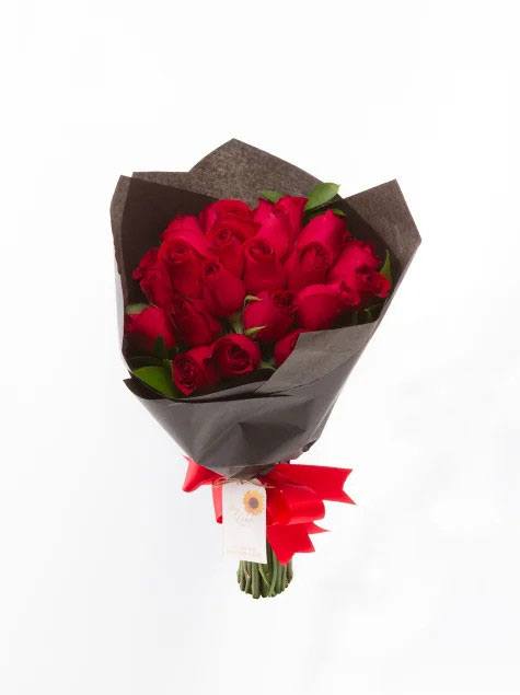 Rosas Vermelhas Tipo Exportação no Papel Preto